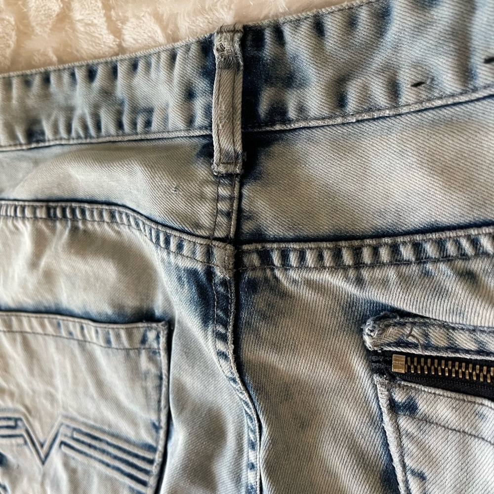 I.N.C International, Men’s pre-owned blue washed distressed jeans W34XL32. - Picture 12 of 14
